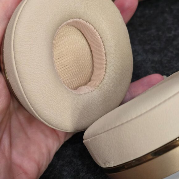 Beats Solo3 Wireless Headphones – Rose Gold Limited Edition w/ Case, EUC - Picture 9 of 16